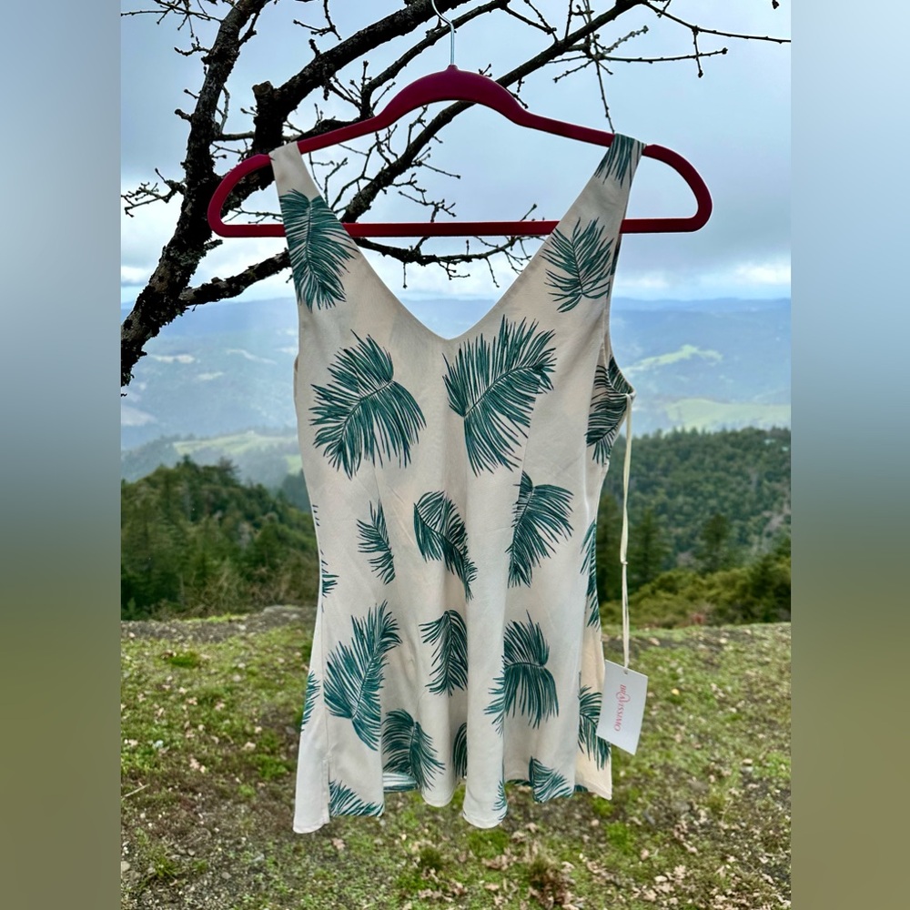 Bravissimo Cami Size 6 Palm Print NWT, 19” pit to pit, 19” overall length